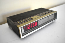 Charger l&#39;image dans la galerie, Wood Grain 1980s Emerson Model RED6552 AM FM Digital Alarm Clock Radio! Excellent Condition!