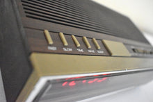 Charger l&#39;image dans la galerie, Wood Grain 1980s Emerson Model RED6552 AM FM Digital Alarm Clock Radio! Excellent Condition!