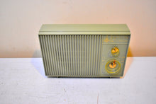 Charger l&#39;image dans la galerie, Bluetooth Ready To Go - Eldorado Avocado 1961 Emerson Model G-1701 AM Vacuum Tube Radio Little Blaster! Excellent Condition!