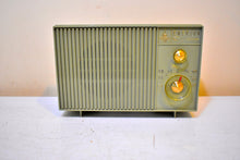 Charger l&#39;image dans la galerie, Bluetooth Ready To Go - Eldorado Avocado 1961 Emerson Model G-1701 AM Vacuum Tube Radio Little Blaster! Excellent Condition!