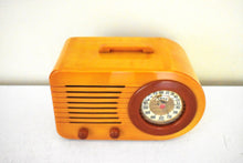 Charger l'image dans la galerie, Butterscotch Gold Red Catalin 1946 FADA Model 1000 Vacuum Tube AM Radio Works Great! Excellent Condition!