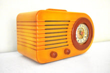 Charger l'image dans la galerie, Butterscotch Gold Red Catalin 1946 FADA Model 1000 Vacuum Tube AM Radio Works Great! Excellent Condition!