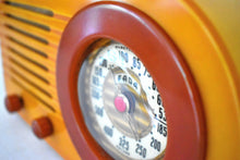 Charger l'image dans la galerie, Butterscotch Gold Red Catalin 1946 FADA Model 1000 Vacuum Tube AM Radio Works Great! Excellent Condition!