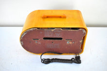 Charger l'image dans la galerie, Butterscotch Gold Red Catalin 1946 FADA Model 1000 Vacuum Tube AM Radio Works Great! Excellent Condition!