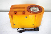 Charger l'image dans la galerie, Butterscotch Gold Red Catalin 1946 FADA Model 1000 Vacuum Tube AM Radio Works Great! Excellent Condition!