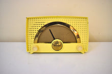 Charger l&#39;image dans la galerie, Sunfire Yellow 1952 Firestone Model 4-A-108 Vacuum Tube AM Radio Sounds Terrific! Rare Original Factory Color!