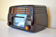 Load image into Gallery viewer, Marble Brown Bakelite 1946 General Electric Model 200 Vacuum Tube AM Radio Sounds Great Excellent Condition!