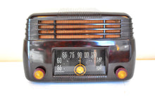Load image into Gallery viewer, Marble Brown Bakelite 1946 General Electric Model 200 Vacuum Tube AM Radio Sounds Great Excellent Condition!