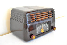 Load image into Gallery viewer, Marble Brown Bakelite 1946 General Electric Model 200 Vacuum Tube AM Radio Sounds Great Excellent Condition!