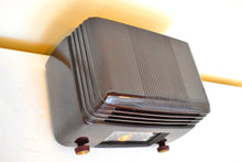 Load image into Gallery viewer, Marble Brown Bakelite 1946 General Electric Model 200 Vacuum Tube AM Radio Sounds Great Excellent Condition!