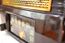 Load image into Gallery viewer, Marble Brown 1946 General Electric Model 202 Vacuum Tube AM Radio Excellent Condition Great Sounding!