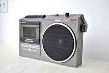 Charger l'image dans la galerie, GenX 80s Retro General Electric GE Model 3-5233A AM FM Cassette Stereo Boombox Radio! Sounds Great Excellent Condition!