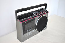 Charger l'image dans la galerie, GenX 80s Retro General Electric GE Model 3-5233A AM FM Cassette Stereo Boombox Radio! Sounds Great Excellent Condition!