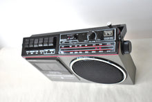 Charger l'image dans la galerie, GenX 80s Retro General Electric GE Model 3-5233A AM FM Cassette Stereo Boombox Radio! Sounds Great Excellent Condition!