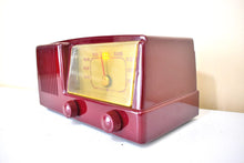 Charger l&#39;image dans la galerie, Bluetooth Ready To Go - Burgundy Red 1950 General Electric Model 411 Vacuum Tube AM Radio Alarm Clock Excellent Condition! Sounds Great!