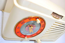 Charger l&#39;image dans la galerie, Grecian Ivory 1948 General Electric Model 62 AM Vacuum Tube Clock Radio Alarm Excellent Condition! Sounds Great!