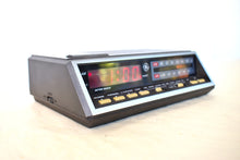 Charger l'image dans la galerie, Wood Grain 1980s General Electric Model 7-4616B AM FM Digital Alarm Clock Radio! Excellent Condition!