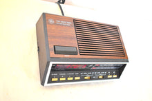 Charger l'image dans la galerie, Wood Grain 1980s General Electric Model 7-4616B AM FM Digital Alarm Clock Radio! Excellent Condition!