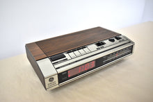 Charger l'image dans la galerie, Wood Grain 1980s General Electric Model 7-4634B AM FM Digital Alarm Clock Radio! Excellent Condition!