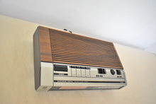 Charger l'image dans la galerie, Wood Grain 1980s General Electric Model 7-4634B AM FM Digital Alarm Clock Radio! Excellent Condition!