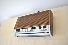 Charger l'image dans la galerie, Wood Grain 1980s General Electric Model 7-4634B AM FM Digital Alarm Clock Radio! Excellent Condition!