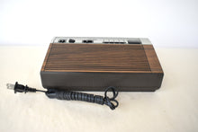 Charger l'image dans la galerie, Wood Grain 1980s General Electric Model 7-4634B AM FM Digital Alarm Clock Radio! Excellent Condition!