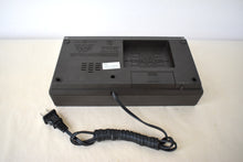 Charger l'image dans la galerie, Wood Grain 1980s General Electric Model 7-4634B AM FM Digital Alarm Clock Radio! Excellent Condition!