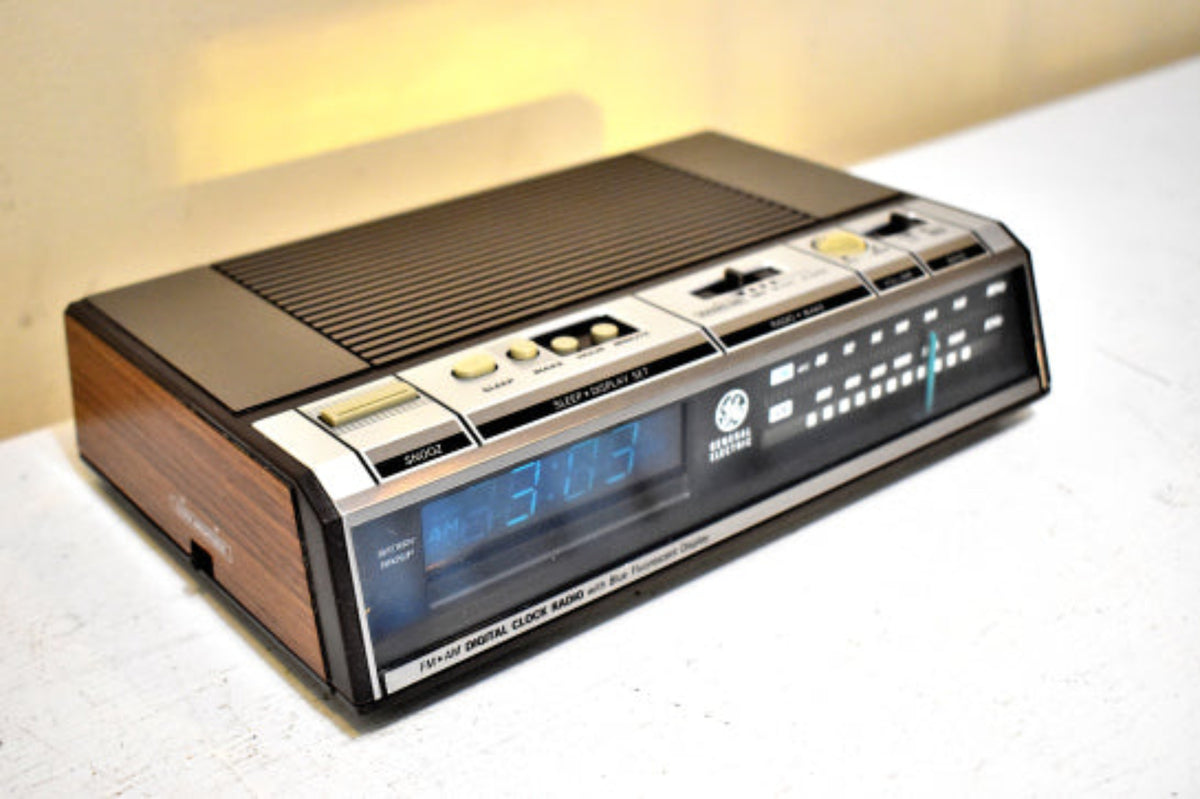 Wood Grain 1980s General Electric Model 74646-A AM FM Digital Alarm Cl ...
