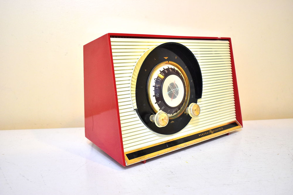 Cardinal Red 1959 General Electric Model 862 Vacuum Tube AM Radio Sput ...