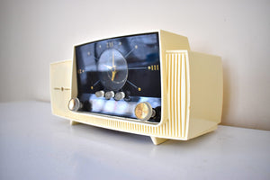 Bluetooth Ready To Go - Alpine White 1959 General Electric Model 912 Vacuum Tube AM Clock Radio Excellent Shape! Sounds Fantastic!