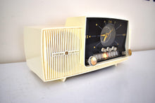 Charger l&#39;image dans la galerie, Bluetooth Ready To Go - Alpine White 1959 General Electric Model 912 Vacuum Tube AM Clock Radio Excellent Shape! Sounds Fantastic!