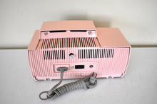 Charger l&#39;image dans la galerie, Princess Pink Mid Century 1959 General Electric Model C-416C Vacuum Tube AM Clock Radio Beauty Sounds Fantastic Excellent Condition!