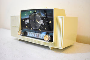 Alpine White 1959 General Electric Model 913D Vacuum Tube AM Clock Radio Excellent Shape! Sounds Fantastic!