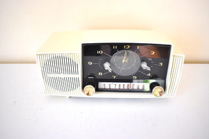 Bluetooth Ready To Go - Snow White 1959 General Electric Model 913D Vacuum Tube AM Radio Beauty! Sounds Great!