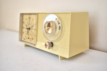 画像をギャラリービューアに読み込む, Beige Ivory Vintage 1964 General Electric Model C-403B AM Vacuum Tube Clock Radio Sounds Great!