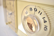 画像をギャラリービューアに読み込む, Beige Ivory Vintage 1964 General Electric Model C-403B AM Vacuum Tube Clock Radio Sounds Great!