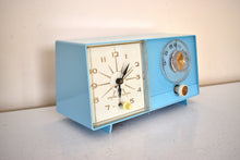 Charger l&#39;image dans la galerie, Powder Blue 1959 General Electric Model C-404B Vacuum Tube AM Clock Radio Excellent Condition! Sounds Great!