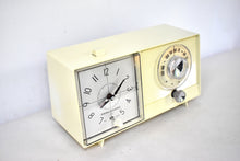 Charger l'image dans la galerie, Ivory White 1960 General Electric Model C410C AM Radio Excellent Condition Works Great!
