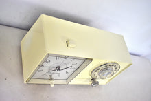 Charger l'image dans la galerie, Ivory White 1960 General Electric Model C410C AM Radio Excellent Condition Works Great!