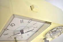 Charger l'image dans la galerie, Ivory White 1960 General Electric Model C410C AM Radio Excellent Condition Works Great!