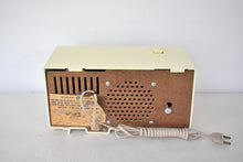 Charger l'image dans la galerie, Ivory White 1960 General Electric Model C410C AM Radio Excellent Condition Works Great!