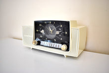 Charger l&#39;image dans la galerie, Snow White Mid-Century Modern 1959 General Electric Model C-430A Vacuum Tube AM Clock Radio Beauty! Sounds Great!