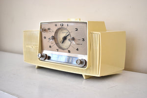 Almond Ivory 1959 General Electric Model C418A Vacuum Tube AM Clock Radio So Sweet! Working Clock Light!