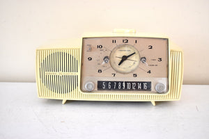 Almond Ivory 1959 General Electric Model C418A Vacuum Tube AM Clock Radio So Sweet! Working Clock Light!