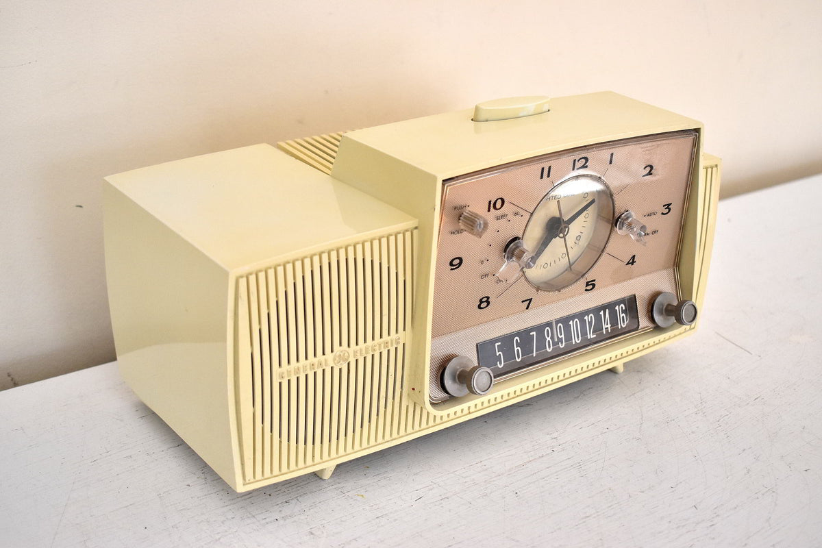 Almond Ivory 1959 General Electric Model C418A Vacuum Tube AM Clock Ra ...