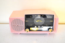 Charger l&#39;image dans la galerie, Princess Pink Mid Century 1959 General Electric Model C-416C Vacuum Tube AM Clock Radio Beauty Sounds Fantastic Excellent Condition!