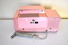 Charger l&#39;image dans la galerie, Princess Pink Mid Century 1959 General Electric Model C-416C Vacuum Tube AM Clock Radio Beauty Sounds Fantastic Excellent Condition!