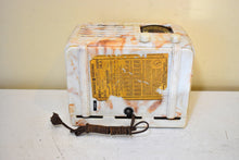 Load image into Gallery viewer, Rare Beetle 1939 General Electric Model H600U AM Vacuum Tube AM Radio Works! Beautiful Rare Early Plastic! Sounds Great! Excellent Condition!