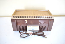 画像をギャラリービューアに読み込む, Sahara Tan 1958 General Electric Model T-116A Vacuum Tube AM Clock Radio Dual Speaker Excellent Condition!