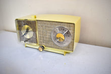 Charger l&#39;image dans la galerie, Bluetooth Ready To Go -  Ivory Beige 1966 General Electric Model C465C Vacuum Tube AM Radio Alarm Clock Excellent Condition! Sounds Great!